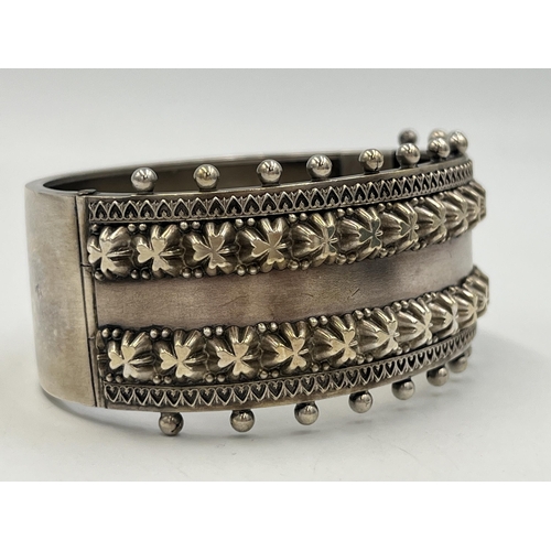 2028 - A Victorian Robert James Dick hallmarked Birmingham silver bangle with bead decoration, dated 1886 -... 