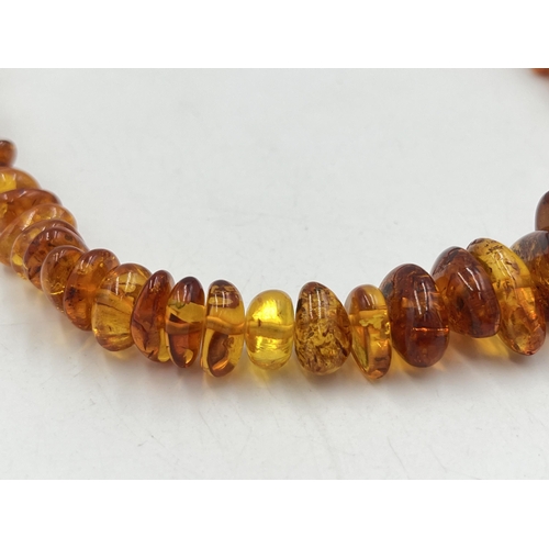 2031 - A vintage amber bead necklace - approx. gross weight 50g and approx. 68cm