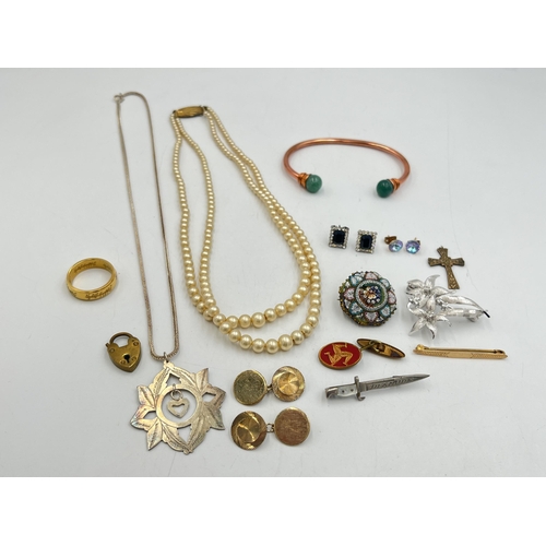 2050 - A collection of jewellery to include 9ct gold brooch signed Roda - approx. gross weight 1.2g, micro ... 