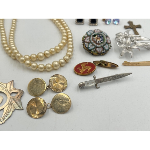 2050 - A collection of jewellery to include 9ct gold brooch signed Roda - approx. gross weight 1.2g, micro ... 