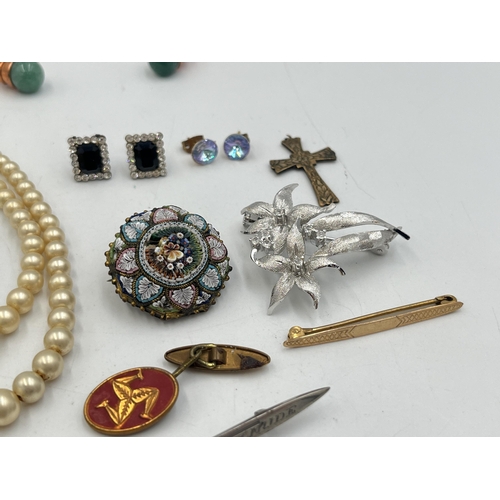 2050 - A collection of jewellery to include 9ct gold brooch signed Roda - approx. gross weight 1.2g, micro ... 