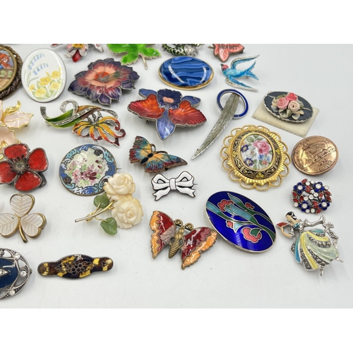 2057 - A collection of brooches to include Catherine Popesco France, sterling silver and enamel etc.