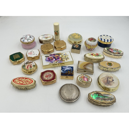 2065 - A collection of trinket/pill boxes to include Crummles 'Congratulations' enamel, Alastor enamel etc.