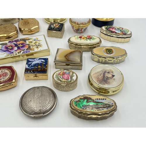 2065 - A collection of trinket/pill boxes to include Crummles 'Congratulations' enamel, Alastor enamel etc.