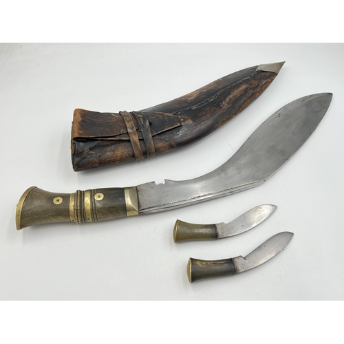 2095 - A Kukri knife with throwing knives and leather scabbard