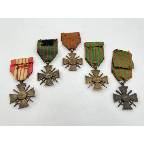 2121 - Five French Croix de Guerre medals, four WWI and one WWII