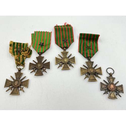 2122 - Five French Croix de Guerre medals, four WWI and one WWII