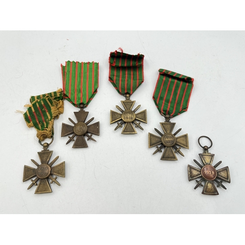 2122 - Five French Croix de Guerre medals, four WWI and one WWII