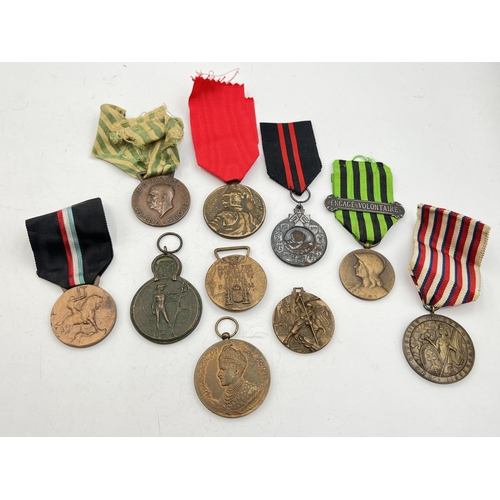 2123 - Ten various medals to include WWII Finnish Winter War, Pakistani Golden Jubilee of Bahawalpur, Itali... 