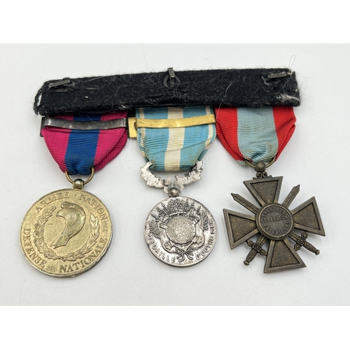 2143 - A WWII French medal trio, one Croix de Guerre, one Colonial 2nd type and one National Defence