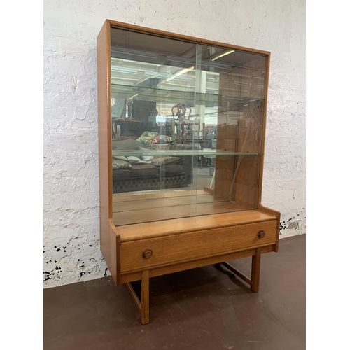 90A - A mid 20th century Turnidge of London teak display cabinet - approx. 133cm high x 91cm wide x 40cm d... 