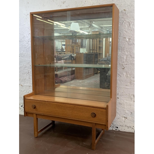 90A - A mid 20th century Turnidge of London teak display cabinet - approx. 133cm high x 91cm wide x 40cm d... 