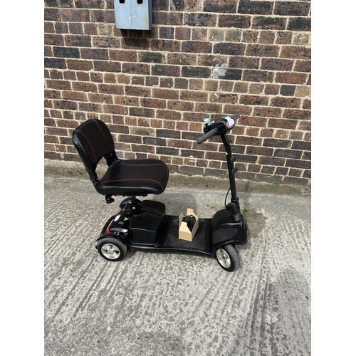 1033 - A KC compact mobility scooter