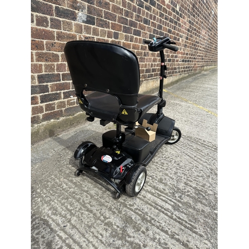 1033 - A KC compact mobility scooter