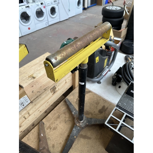 1070 - Two roller work stands, one with ball bearings