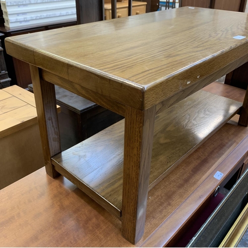 139 - A solid oak rectangular coffee table - approx. 44.5cm high x 89.5cm long x 44cm deep