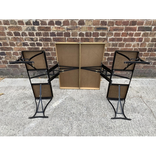 36 - A 1950s Milwaukee Stamping Co. 'Handy' folding picnic table and chair set