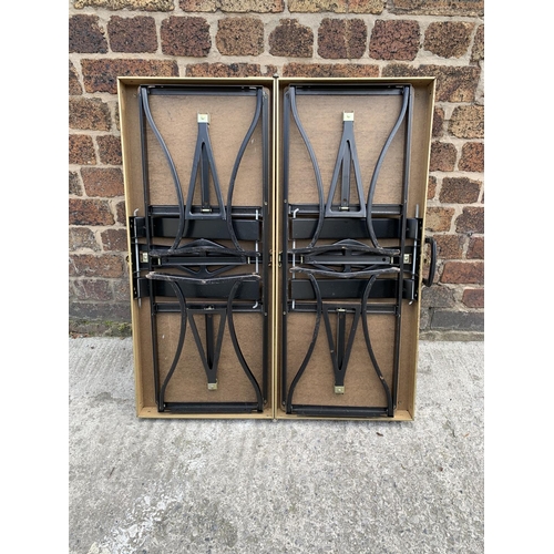 36 - A 1950s Milwaukee Stamping Co. 'Handy' folding picnic table and chair set