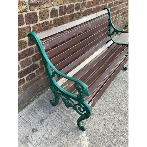 43 - A cast iron and wooden slatted garden bench - approx. 81cm high x 126cm wide x 46.5cm deep