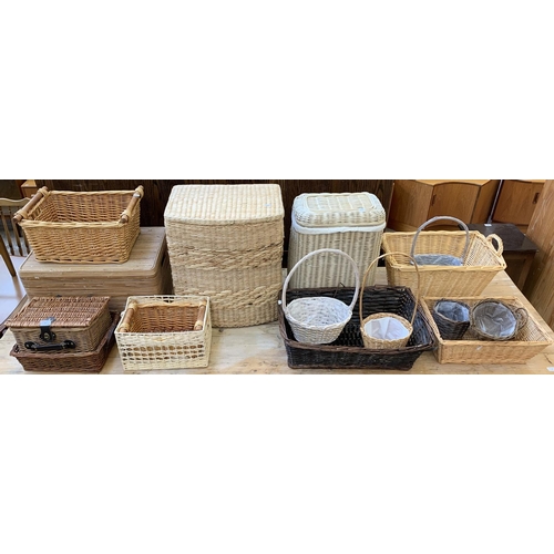 93 - Sixteen wicker baskets