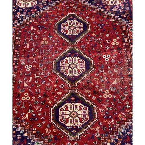 135 - A 20th century machine woven Shiraz rug - approx. 298cm x 210cm