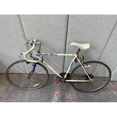 1001 - A vintage men's Emmelle Clipper road bike