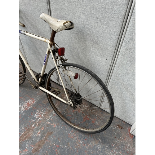 1001 - A vintage men's Emmelle Clipper road bike