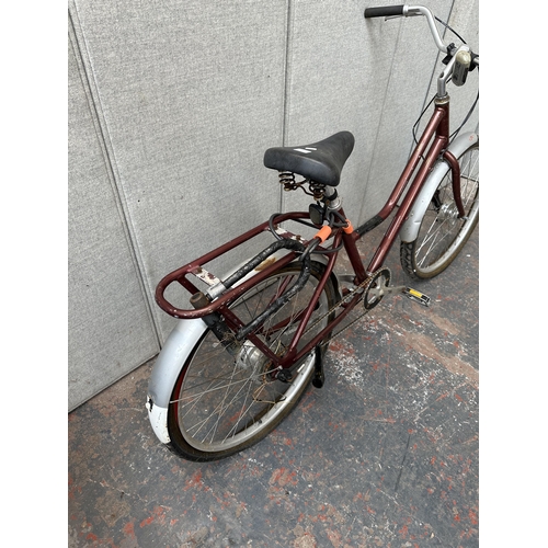 1002 - A vintage ladies Lazy Susan town bike