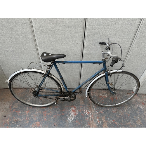 1005 - A vintage men's Carlton road bike