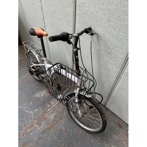 1007 - An unbranded unisex folding bike