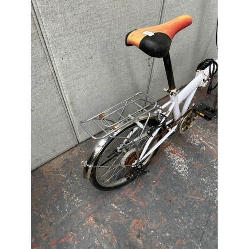 1007 - An unbranded unisex folding bike