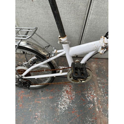 1007 - An unbranded unisex folding bike