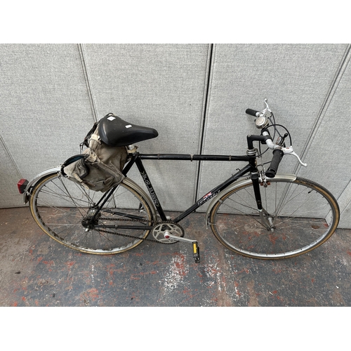 1013 - A vintage men's Falcon road bike