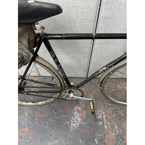 1013 - A vintage men's Falcon road bike