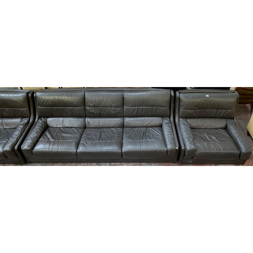 153 - A mid 20th century Gimson Slater brown leather upholstered three piece lounge suite - sofa approx. 8... 