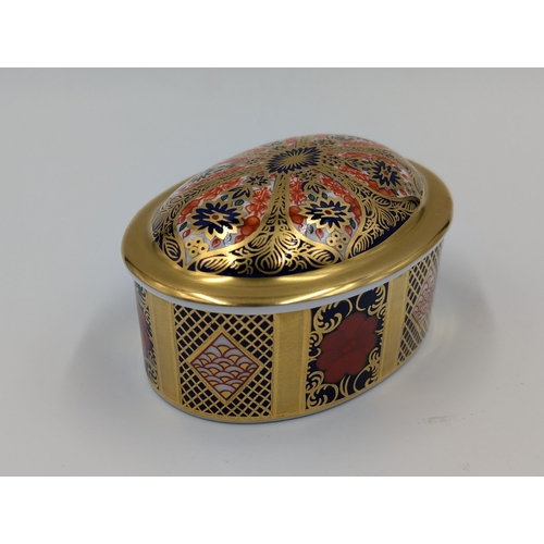 453 - A Royal Crown Derby Old Imari oval trinket box - pattern no. 1128 - approx. 5cm high x 8cm long x 6c... 