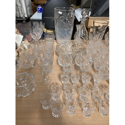 481 - A collection of good quality crystal to include a set of six Webb Corbet 11.5cm tumblers, 28cm vase,... 