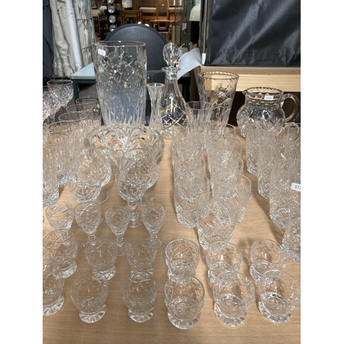 481 - A collection of good quality crystal to include a set of six Webb Corbet 11.5cm tumblers, 28cm vase,... 