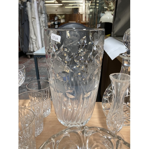 481 - A collection of good quality crystal to include a set of six Webb Corbet 11.5cm tumblers, 28cm vase,... 