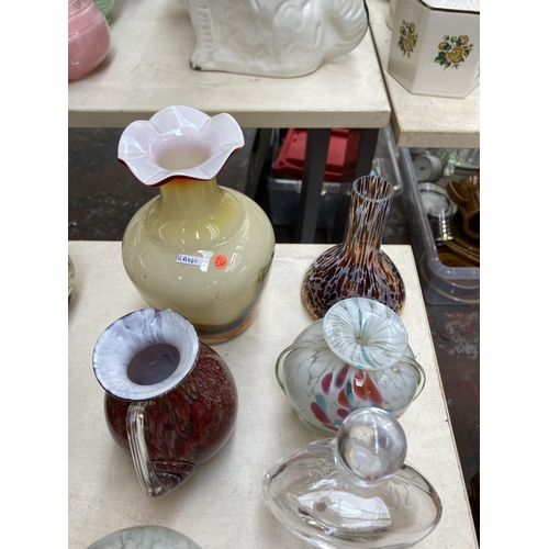 518 - Fourteen pieces of art glass to include Isle of Wight wren paperweight, a pair of Victorian pink and... 