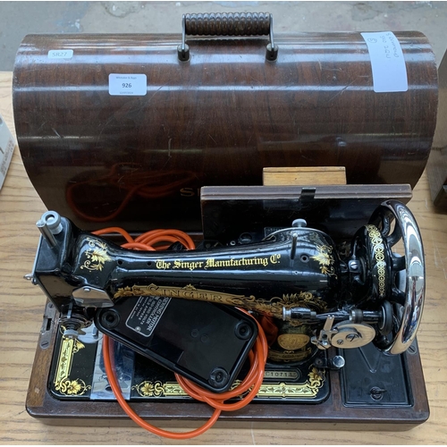 926 - A cased 1939 Singer 28k electric sewing machine with foot pedal