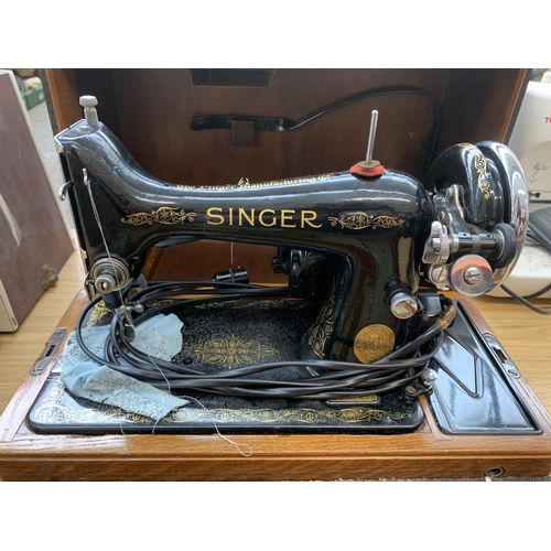 929 - A cased 1940 Singer 99k electric sewing machine with knee bar, boxed attachments and instruction man... 