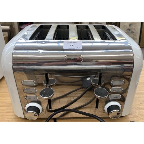 932 - Two four slice toasters, one Dualit 40352 and one Breville VTT334