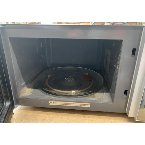 938 - A Kenwood K25MMS14 900w microwave oven