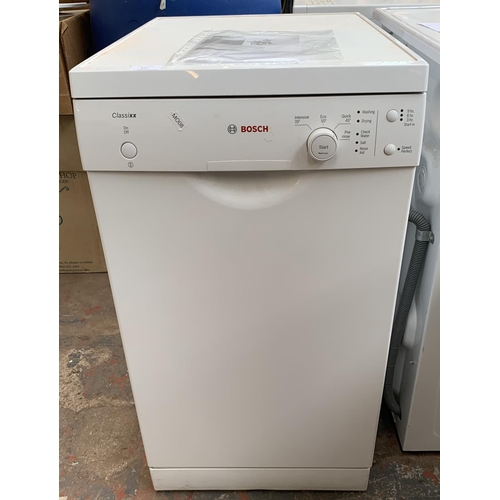 955 - A Bosch Classixx 45cm dishwasher with instruction manual