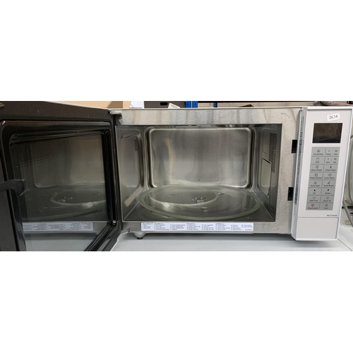 962 - A Panasonic NN-CT54JW inverter microwave oven