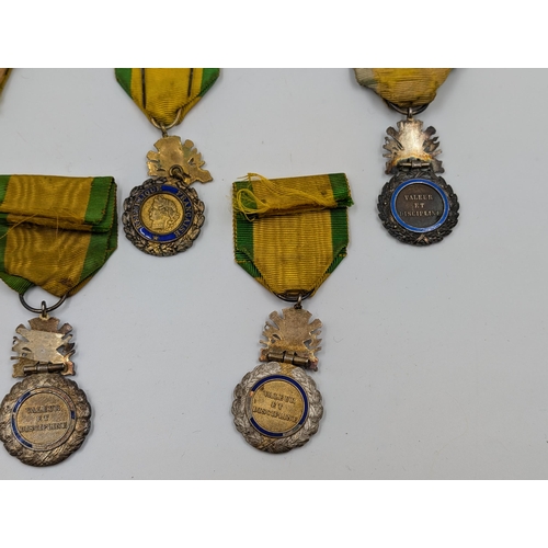 2148 - Five WWI French military Medaille Militaire Valeur Et Discipline medals