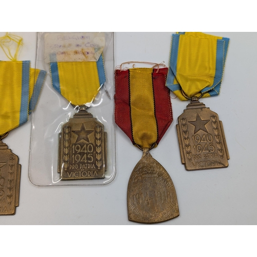 2152 - Five Belgian military medals, four WWII Service and one WWI Commemorative