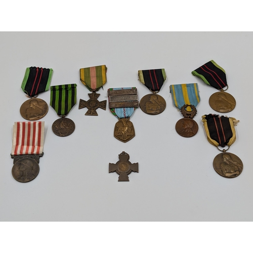 2154 - Ten French and Belgian WWI and WWII military medals to include Croix de Valeur, Combattant Volontair... 