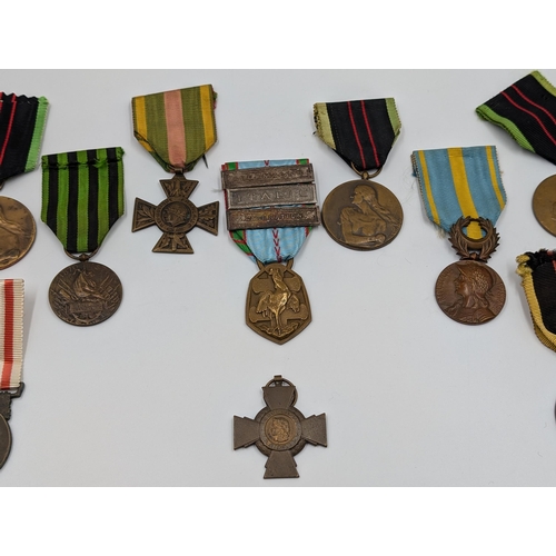 2154 - Ten French and Belgian WWI and WWII military medals to include Croix de Valeur, Combattant Volontair... 